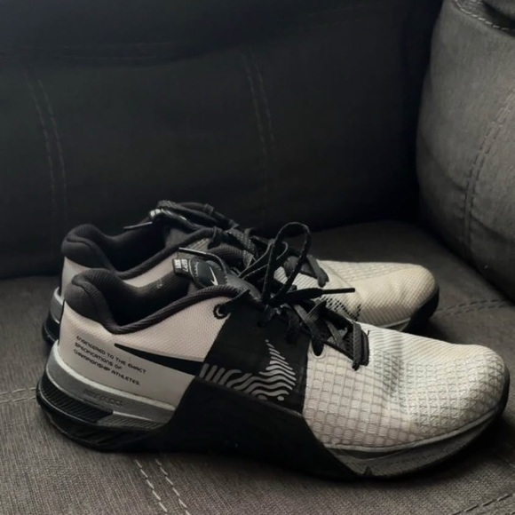 Nike Black and White Athletic Shoes - Picture 1 of 1